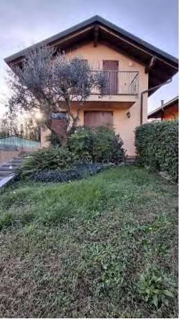 casa indipendente in vendita a Vanzago in zona Mantegazza