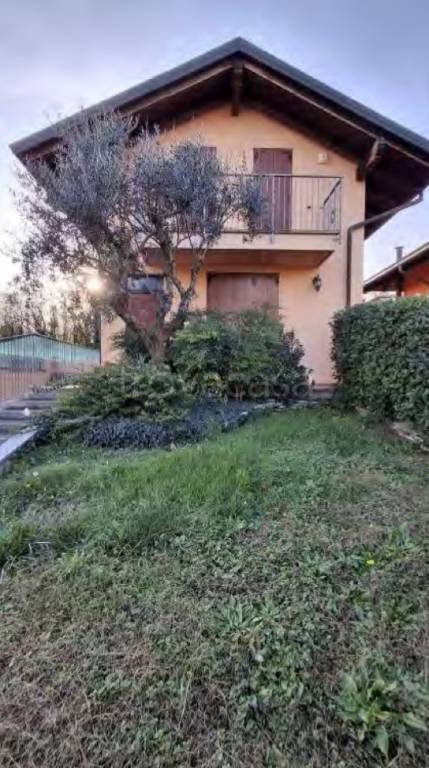 casa indipendente in vendita a Vanzago in zona Mantegazza