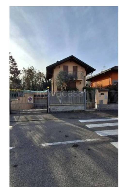 casa indipendente in vendita a Vanzago in zona Mantegazza