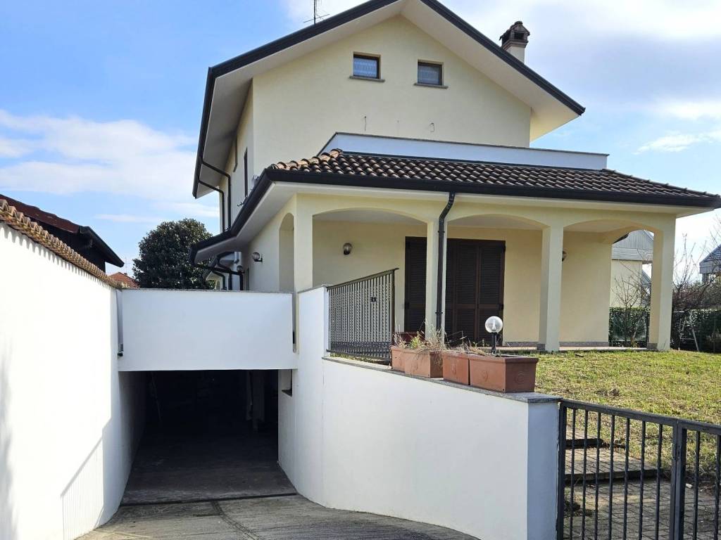 casa indipendente in vendita a Vanzago