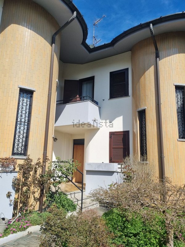 casa indipendente in vendita a Vanzago