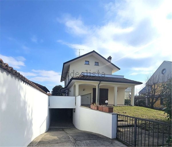 casa indipendente in vendita a Vanzago