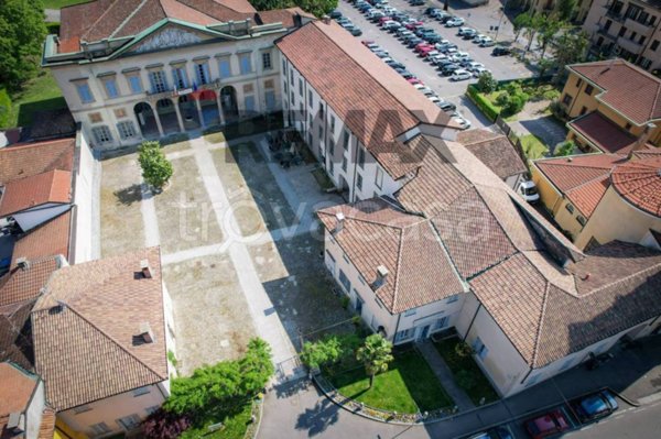 negozio in vendita a Vanzago