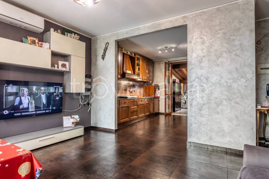 casa indipendente in vendita a Vanzago in zona Mantegazza