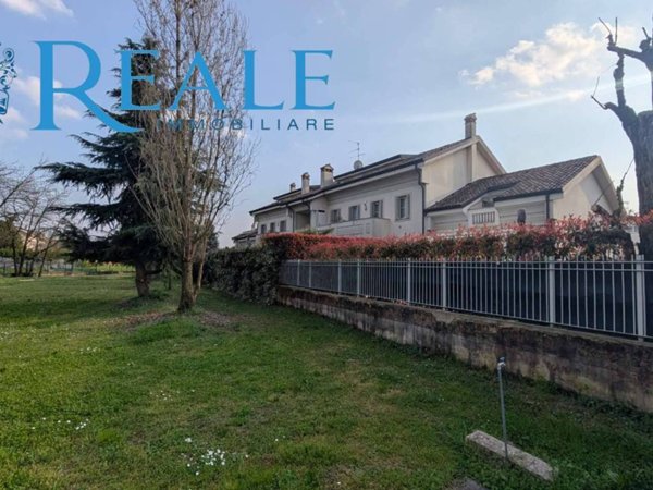 appartamento in vendita a Vanzago in zona Tre Campane