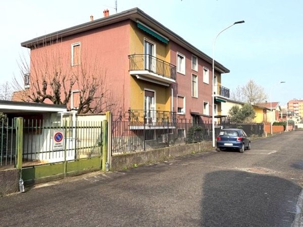 appartamento in vendita a Vanzago in zona Filanda