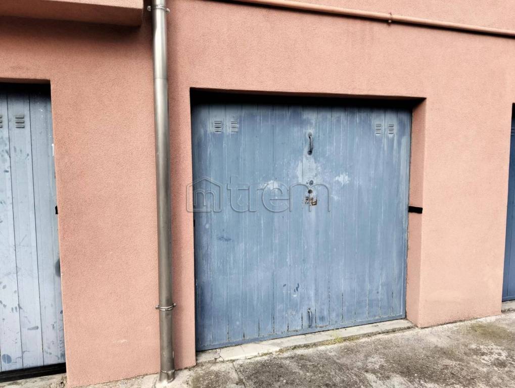 box auto in vendita a Vanzago in zona Filanda