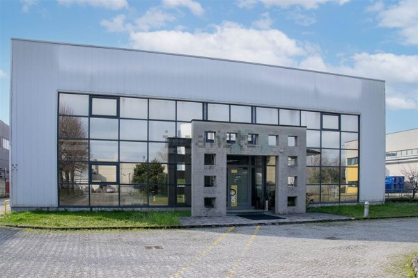 locale di sgombero in vendita a Vaprio d'Adda