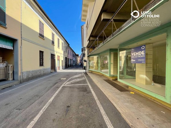 negozio in vendita a Vaprio d'Adda