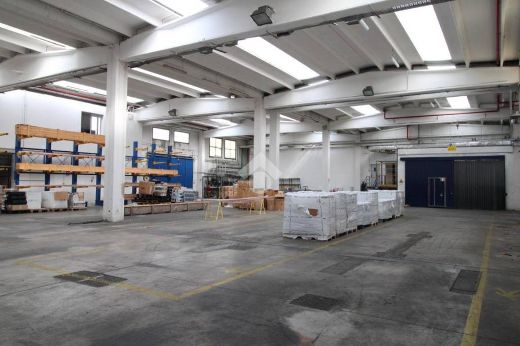 capannone in vendita a Vaprio d'Adda