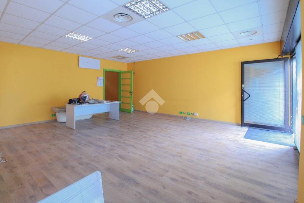 ufficio in vendita a Vaprio d'Adda