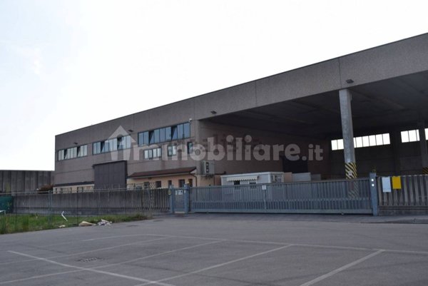 capannone in vendita a Vaprio d'Adda