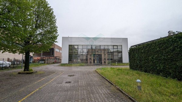 capannone in vendita a Vaprio d'Adda