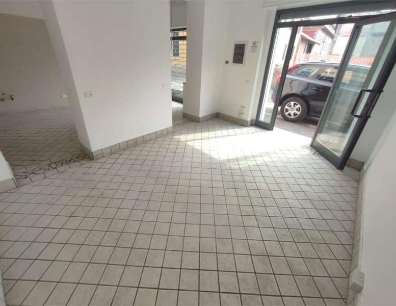 negozio in vendita a Vaprio d'Adda