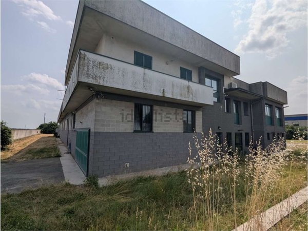 capannone in vendita a Vaprio d'Adda