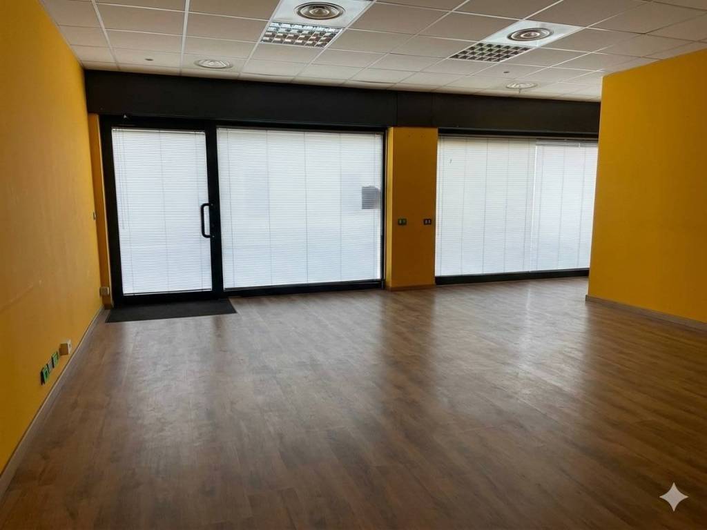 negozio in vendita a Vaprio d'Adda
