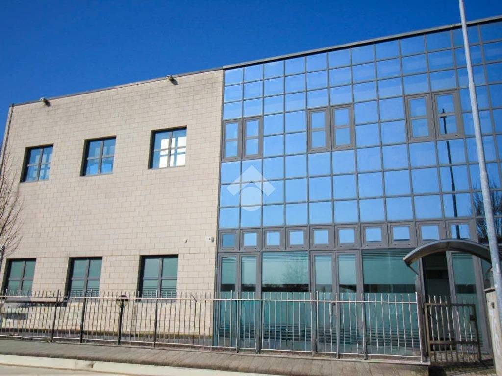 ufficio in vendita a Vaprio d'Adda