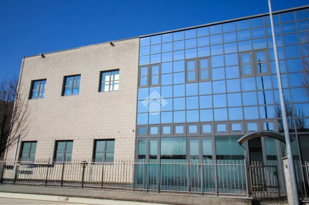 ufficio in vendita a Vaprio d'Adda