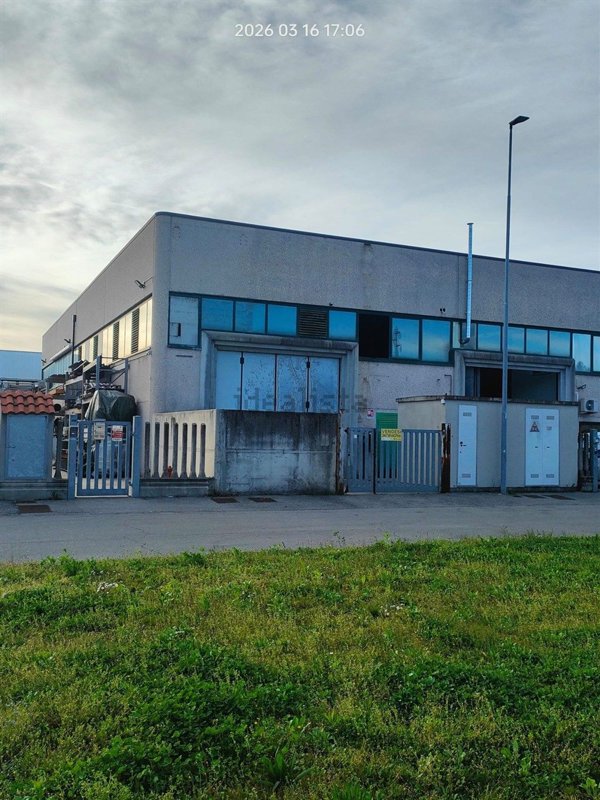 capannone in vendita a Vaprio d'Adda