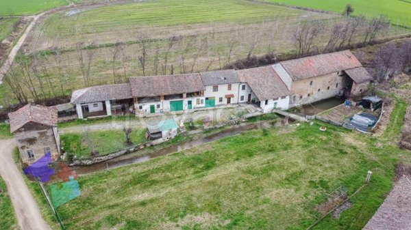 casa indipendente in vendita a Vernate in zona Moncucco