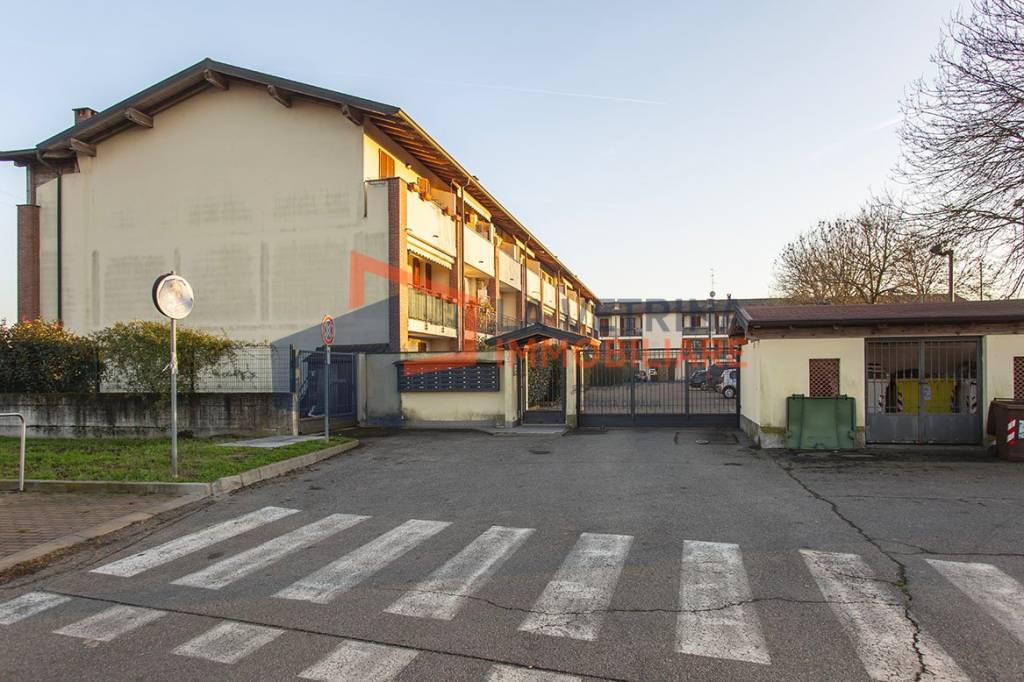 casa indipendente in vendita a Vernate