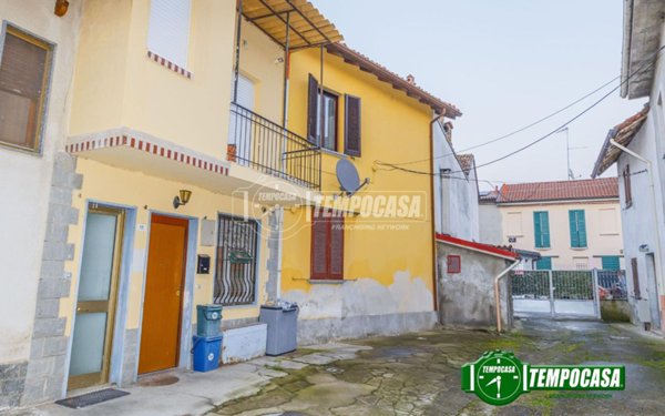 casa indipendente in vendita a Vernate in zona Moncucco