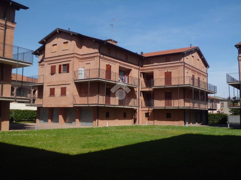 appartamento in vendita a Vernate in zona Moncucco