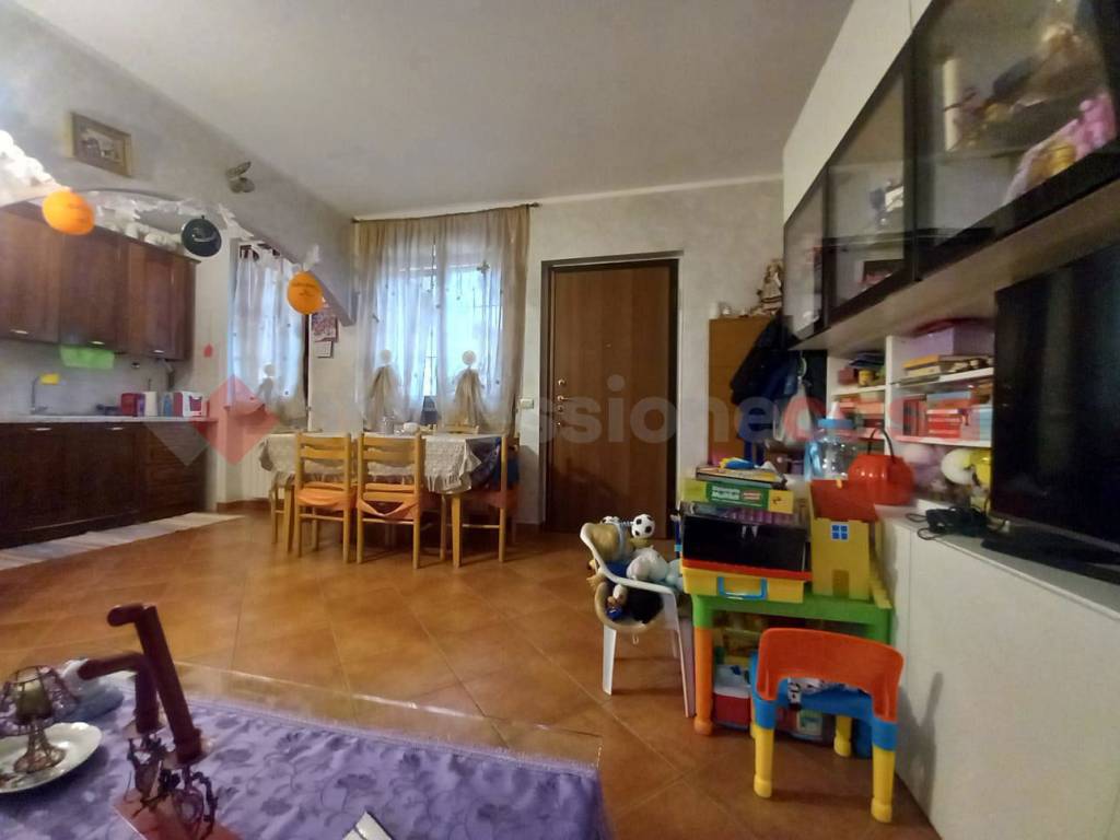 casa indipendente in vendita a Vernate in zona Moncucco