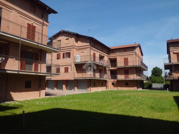 appartamento in vendita a Vernate in zona Moncucco