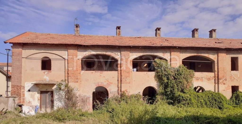 terreno agricolo in vendita a Vernate in zona Moncucco