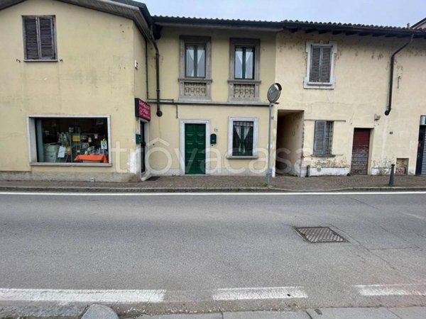 appartamento in vendita a Vernate in zona Moncucco