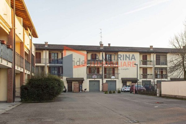casa indipendente in vendita a Vernate