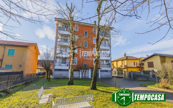 appartamento in vendita a Vernate in zona Pasturago