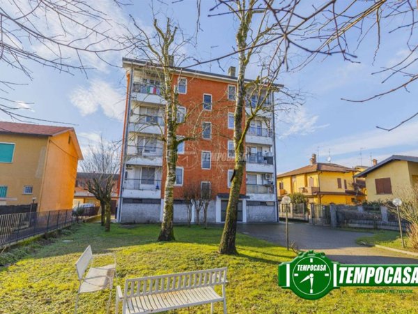 appartamento in vendita a Vernate in zona Pasturago