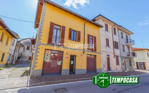 negozio in vendita a Vernate in zona Moncucco