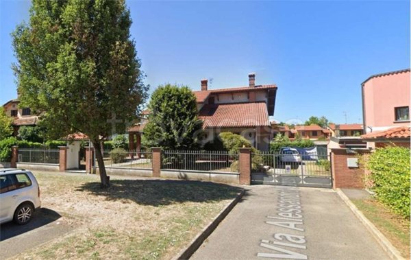 casa indipendente in vendita a Vernate in zona Moncucco