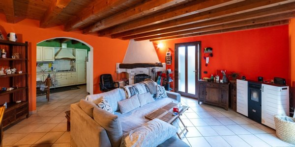 appartamento in vendita a Vernate in zona Moncucco
