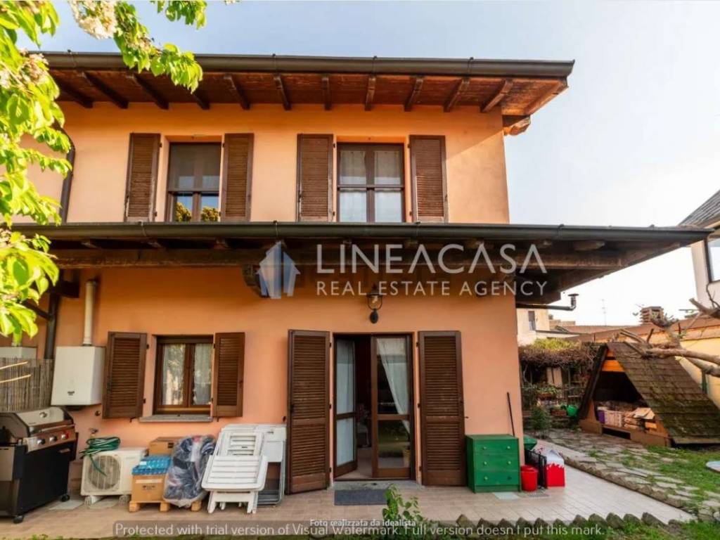 appartamento in vendita a Vernate in zona Moncucco