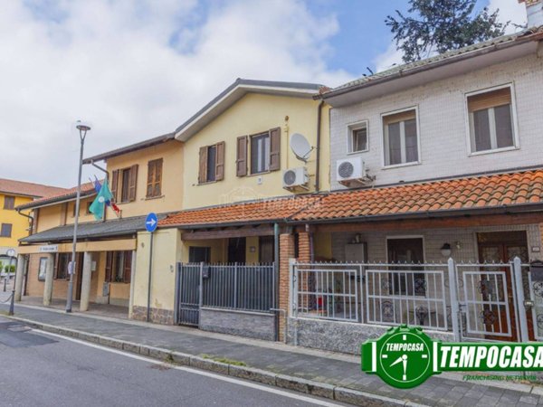 appartamento in vendita a Vernate in zona Moncucco