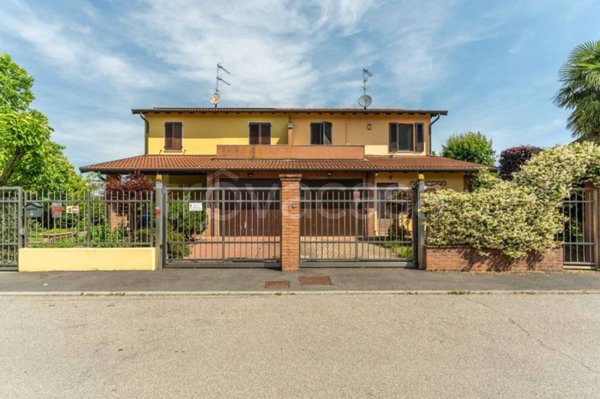 casa indipendente in vendita a Vernate