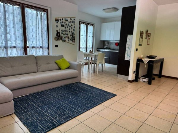 appartamento in vendita a Vernate in zona Moncucco