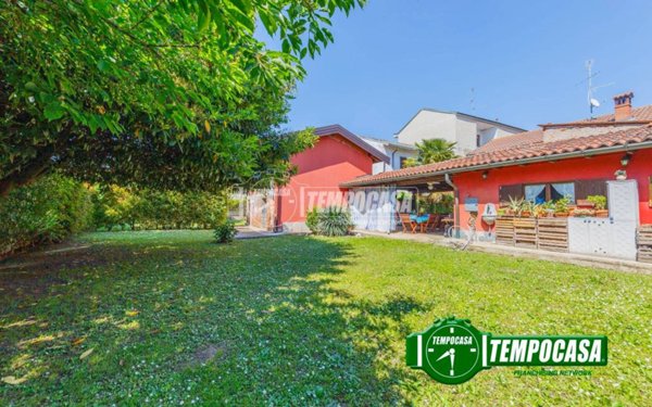 casa indipendente in vendita a Vernate