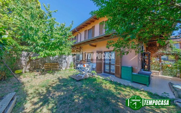 casa indipendente in vendita a Vernate in zona Moncucco