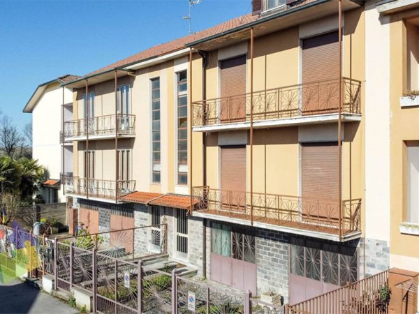 appartamento in vendita a Vernate in zona Moncucco