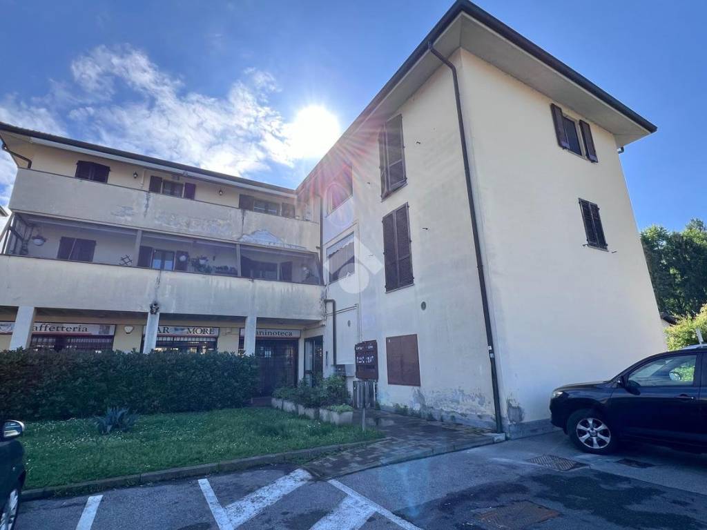 appartamento in vendita a Vernate in zona Pasturago
