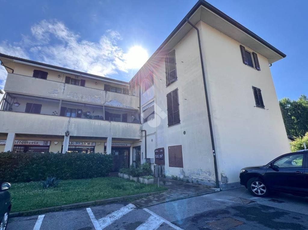 appartamento in vendita a Vernate in zona Pasturago