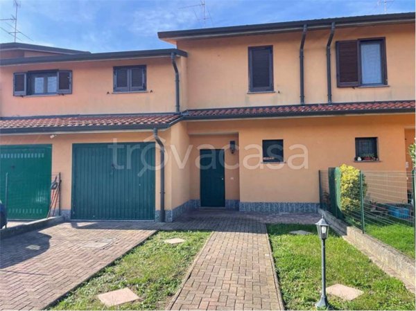 casa indipendente in vendita a Vernate in zona Moncucco