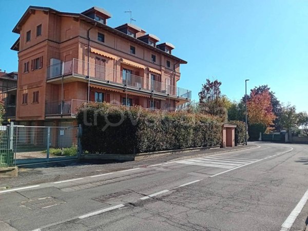 appartamento in vendita a Vernate in zona Moncucco