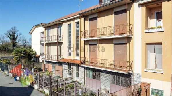 appartamento in vendita a Vernate in zona Moncucco