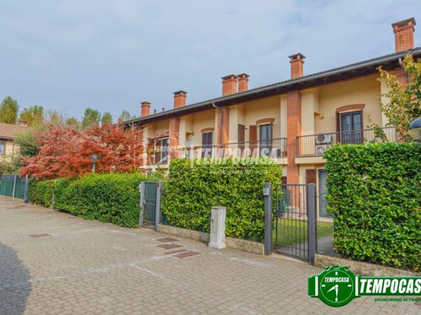 casa indipendente in vendita a Vernate